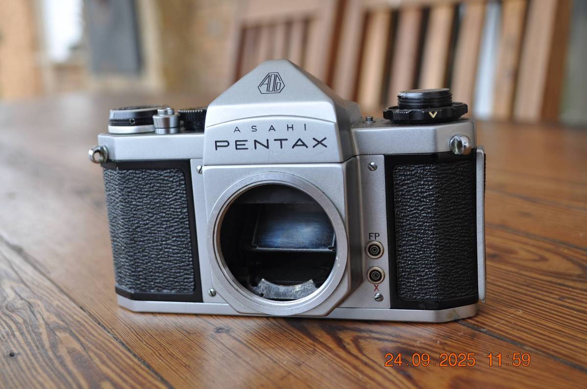 35mm SLR - Pentax MZ-30 / ZX-30 35mm Film SLR Camera Body
