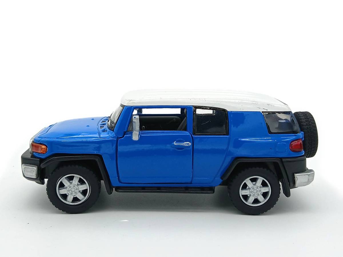 Models - 1/18 AutoArt Toyota FJ Cruiser was sold for 1,499.00 on
