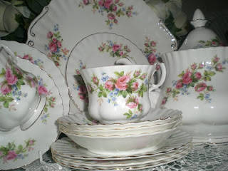 URGENT SALE! 22pc ROYAL ALBERT MOSS ROSE Tea Set - Collectors Set