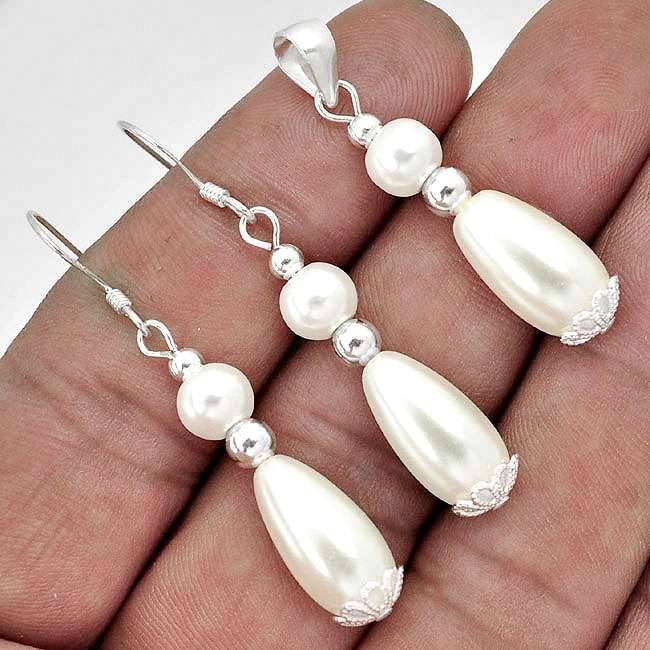 ***BEAUTIFUL!!!***STUNNING FRESHWATER PEARL SOLID STERLING SILVER PENDANT AND EARRING SET!