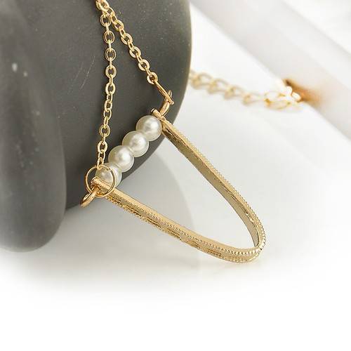 Charming-Women-V-Triangular-Pearls-Pendant-Clavicle-Chain-Choker-Short-Necklace