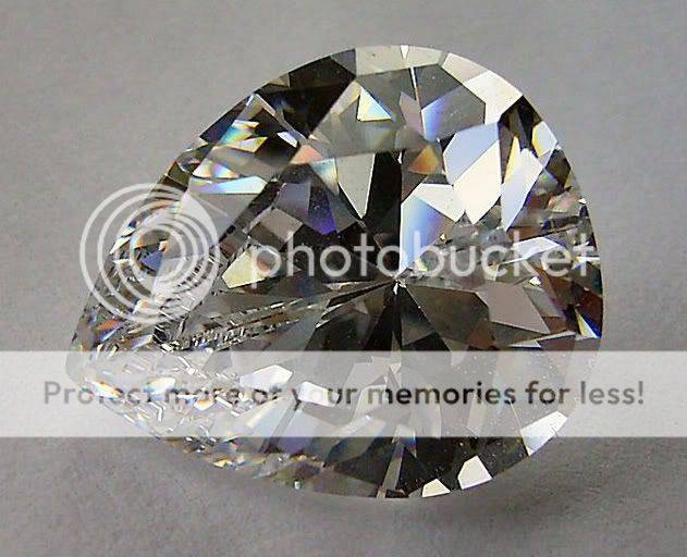 HUGE 5,85 Cts Pear shaped Lab Created Flawless Diamond Simulate - Russian!