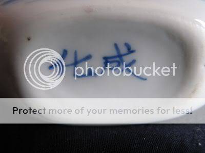 Two fine porcelain mini vases, http://www.bidorbuy.co.za/seller/930652/ELLE07