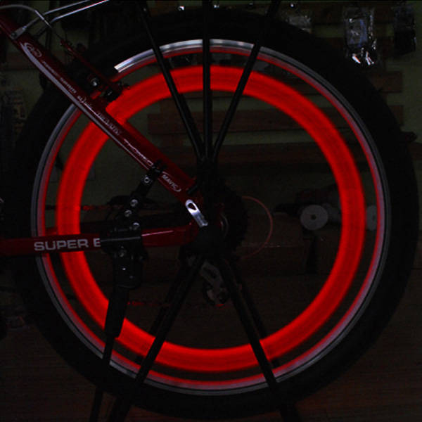 Skull Valve Cap Light Car Motorbike Wheel Tyre Lamp Color in Random