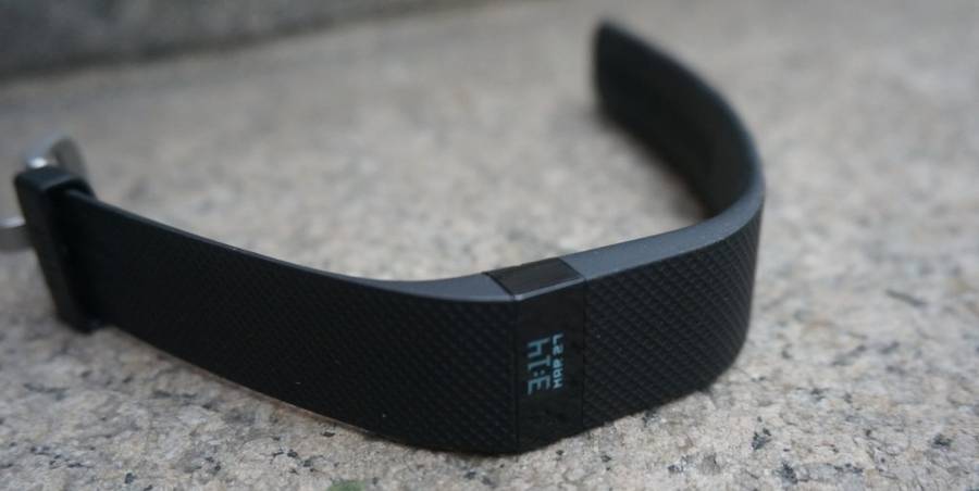 Fitbit Charge HR Activity Tracker Review - Display On - Analie Cruz   (7)