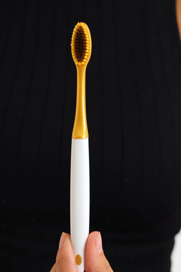 Senza® Adult Toothbrush Medium With Case