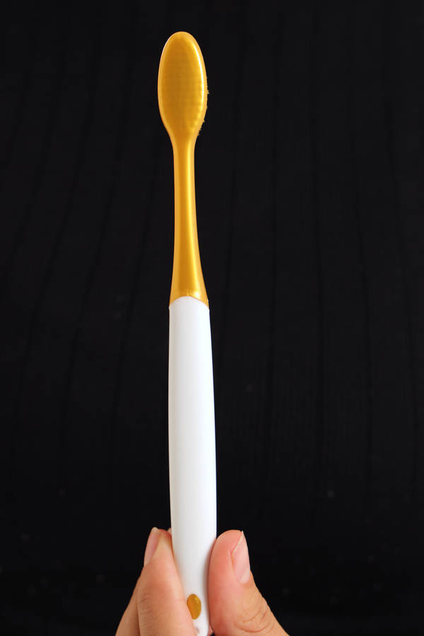 Senza® Adult Toothbrush Medium With Case