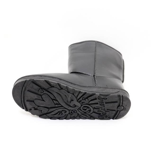 Ladies UGG Boot -Size 3 4  6  left