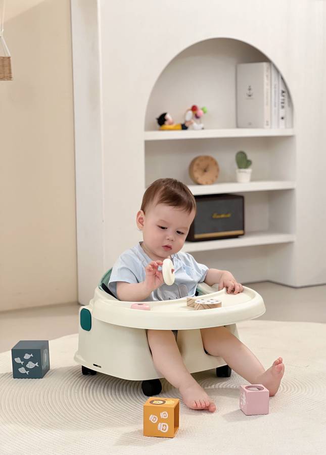 BabyWombWorld 3-in-1 Beige with Grey Inner Convertible Baby High Chair with Wheels (Demo)