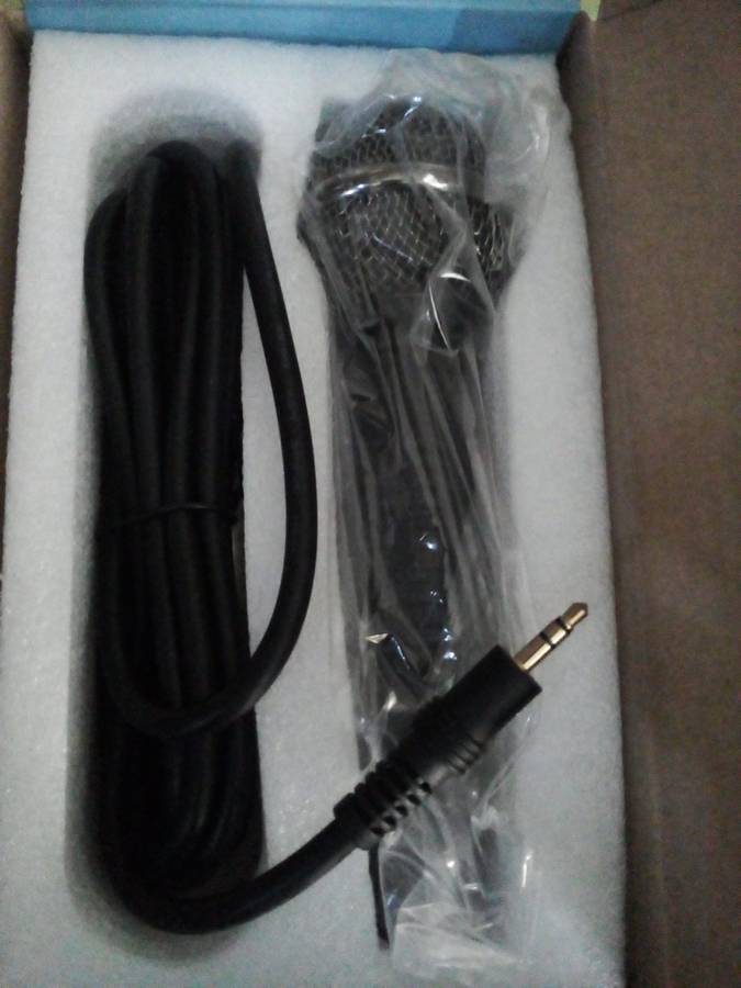 Dynamic Microphone for Karaoke (XLR to 3.5mm Jack Cable included)
