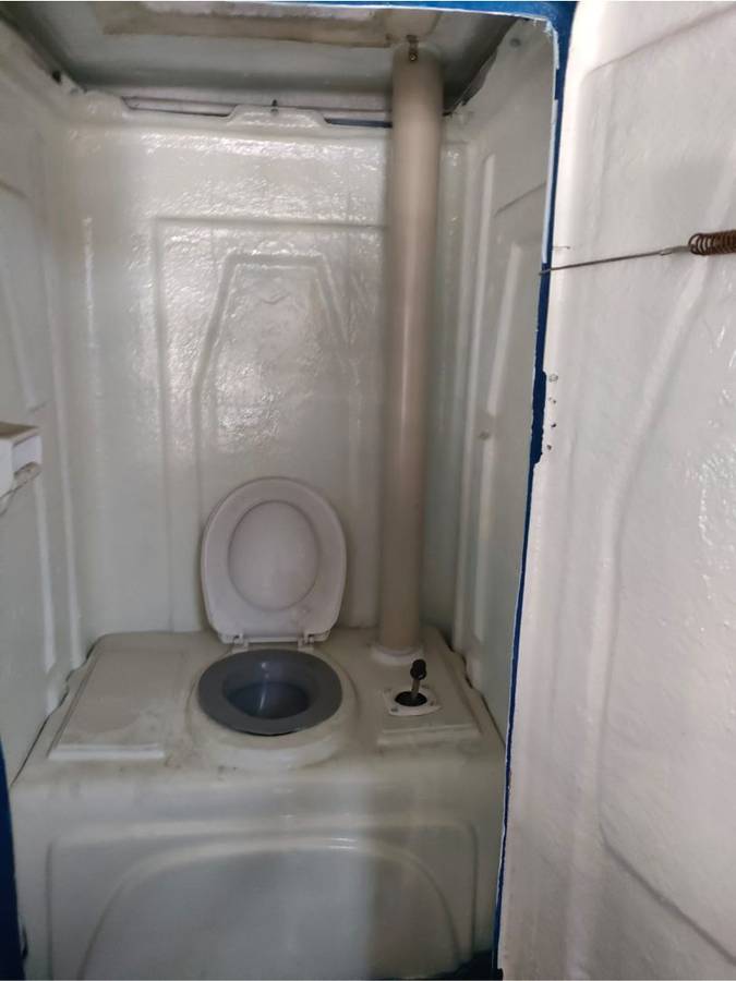 Flushing Fiberglass Portable Toilet