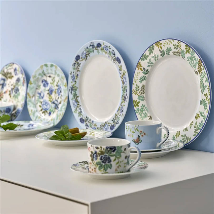 Porcelaine De Chine Dinner Plates, Set Of 4