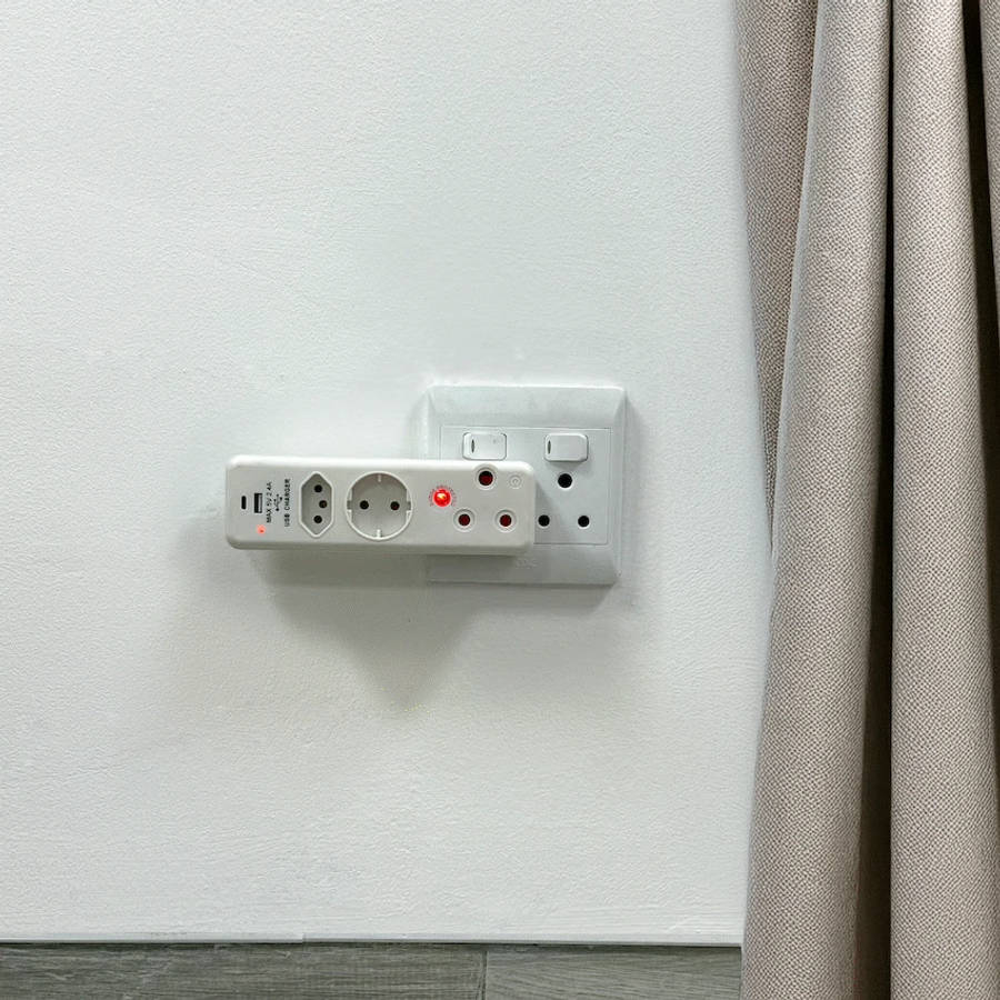 Ellies 3 Way Medium Surge adaptor Schuko,with type C + USB