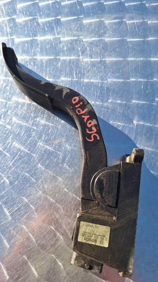 Mahindra Scorpio 2.5 Accelerator Pedal