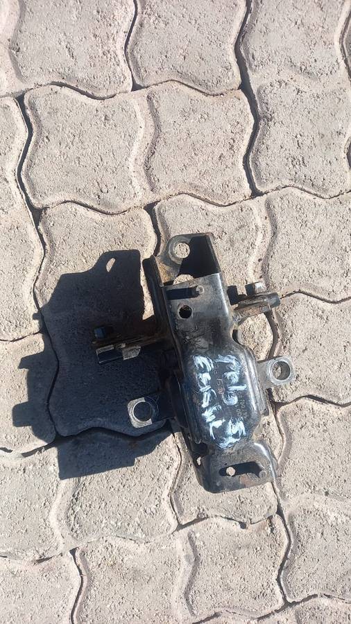 VW Polo Classic Engine Mounting