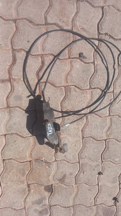 Toyota Tazz Bonnet levee