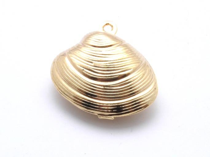 Clam charm 18mm