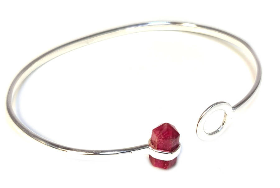 Ruby point bangle in 925 silver