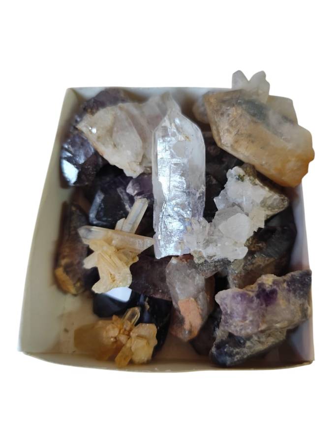 Goboboseb mixed batch quartz crystals, 2.5-5cm