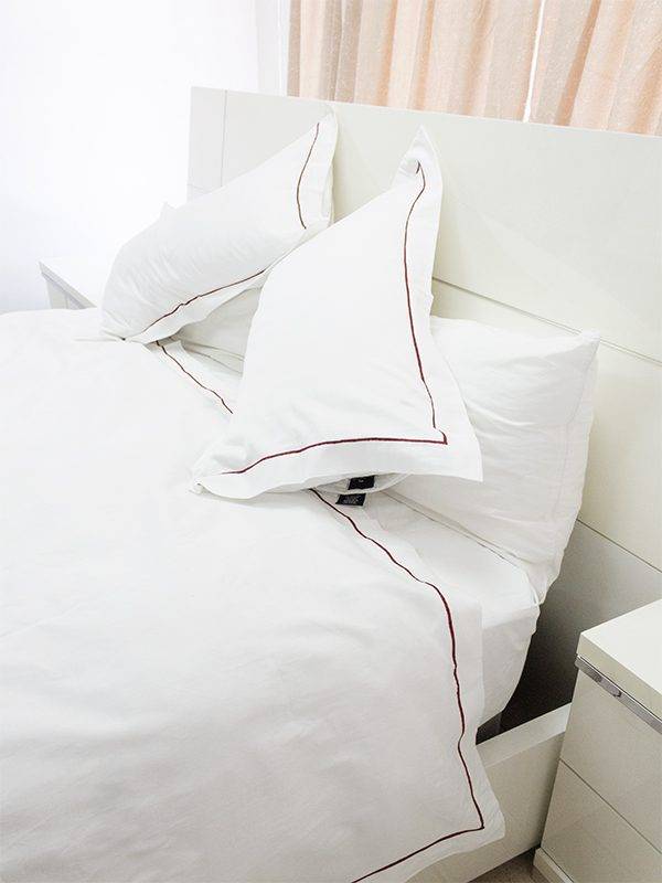 Rey's Fine Linen - Egyptian Collection - Oxford Red Pear Satin Stitch Pillow Cover Set