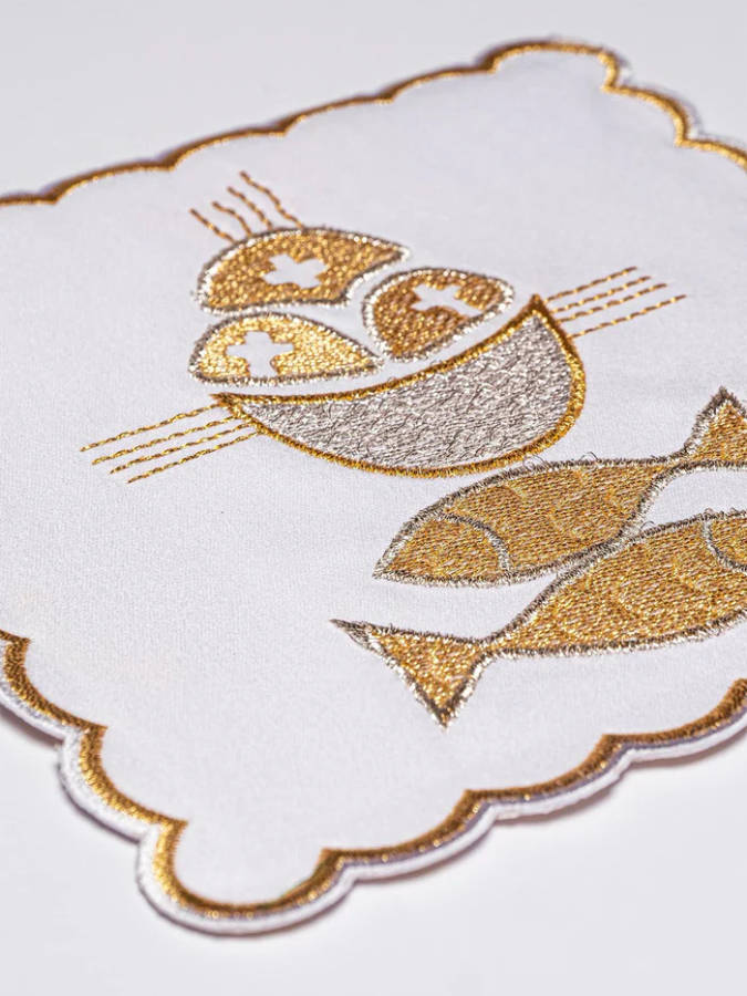 Haftina House Altar Linen Set - Gold/Silver Fishes
