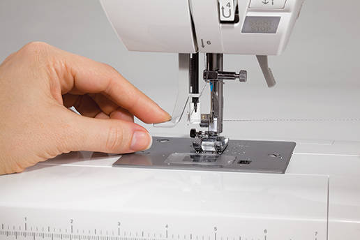 SINGER Quantum Stylist 9960  Electronic Sewing Machine