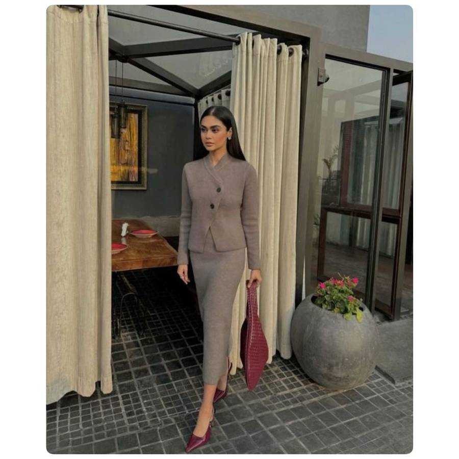 2 Pieces Ladies Elegant Knit Skirt & Sweater Set