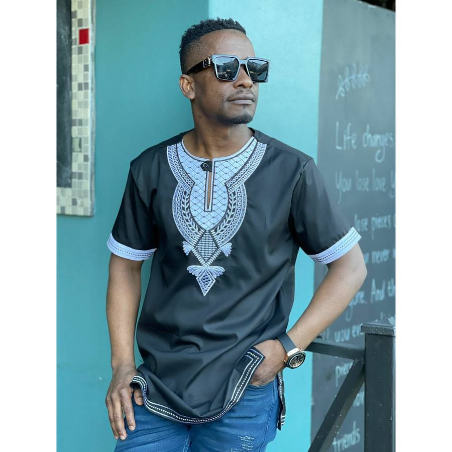 Mens African Vintage Embroidered T-Shirt - WHITE / 3XL