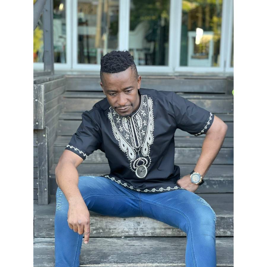 Mens African Vintage Embroidered T-shirt