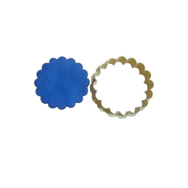 Hubbe Cookie Cutter - Scalloped Circle Large