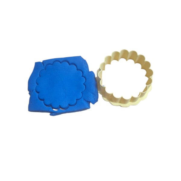 Hubbe Cookie Cutter - Scalloped Circle Medium