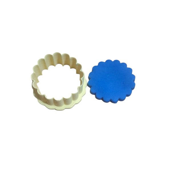 Hubbe Cookie Cutter - Scalloped Circle Small