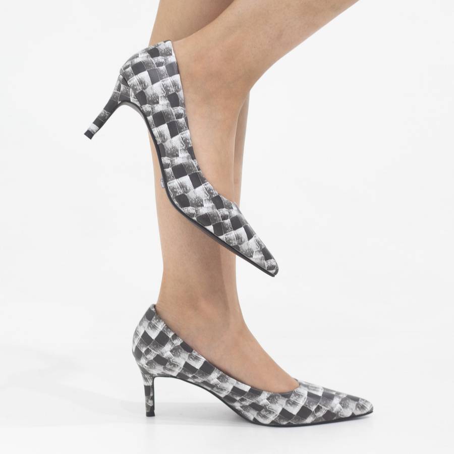 Banu 7cm heel multi colored pointy court black