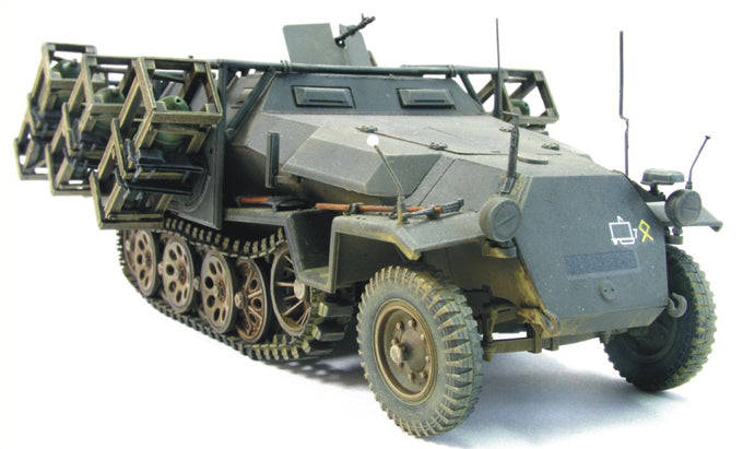 AF35091- AFV Club 1/35 Sd.Kfz.251/1 Ausf.C Stuka Zu Fuzz Heavy Rocket Carrier