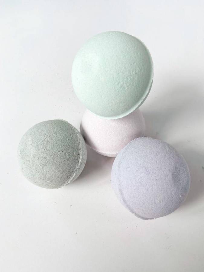 Earth & Edge Lavender Essential Oil Medium Bath Bomb