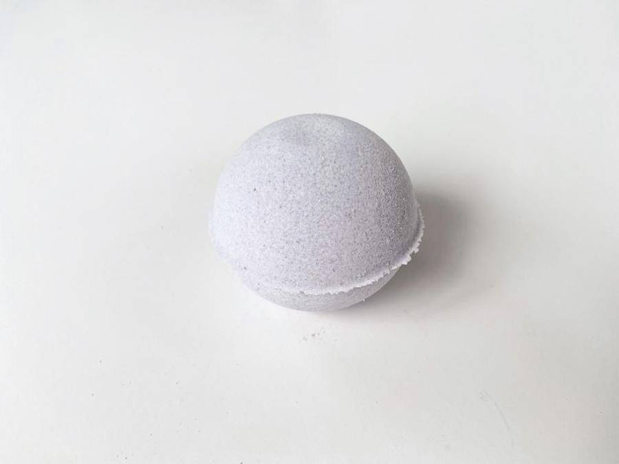 Earth & Edge Lavender Essential Oil Medium Bath Bomb
