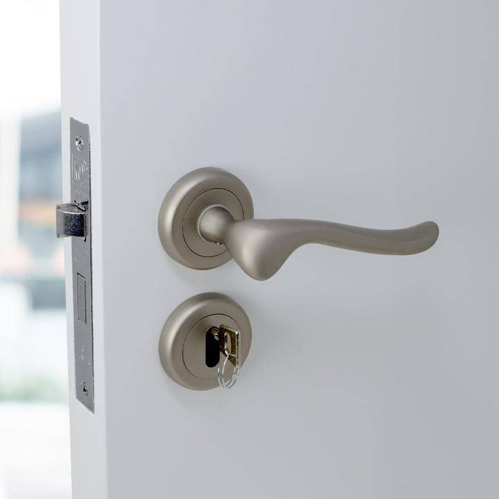 Matt Chrome Classic Door Handle on Rose with SABS approved 2 Lever Lock