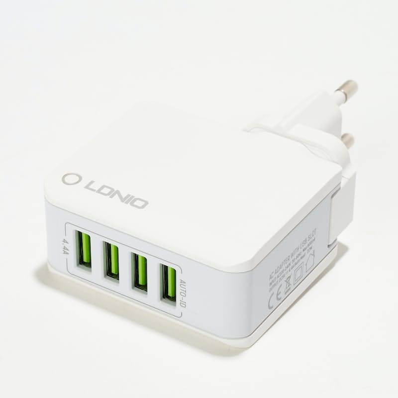LDNIO 4-Port USB Auto-ID 4.4A Fast Charging Adapter & Lightning Charging Cable