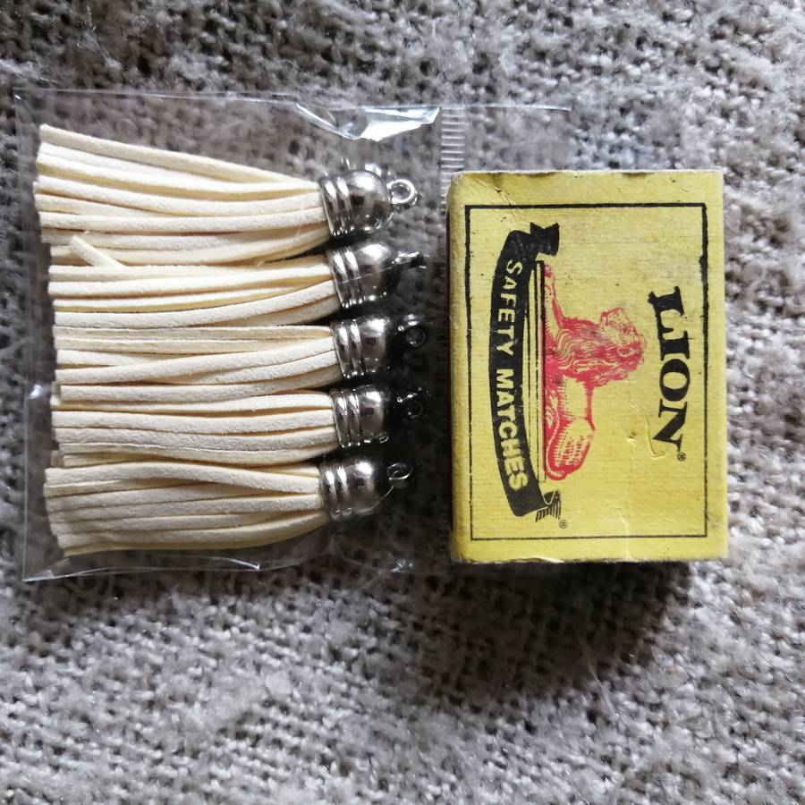 Leather Tassles (Cream)