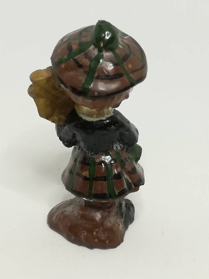 Miniature Wooden Playing Bagpipes Highland Dress (Miniature, suitable for printer's tray)