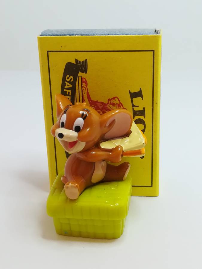 Miniature Mouse Holding Sandwich (Miniature, suitable for printer's tray)