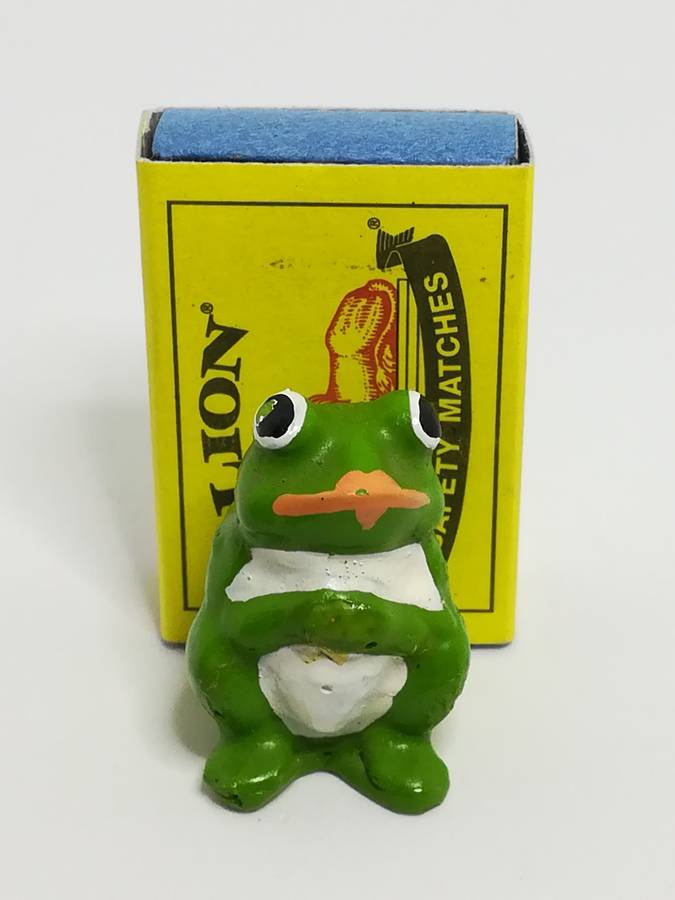 Miniature Ceramic Light Green & White Frog Black Eyes (Miniature, suitable for printer's tray)