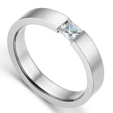 STUNNING! 0.47ct White CZ Titanium Wedding Band. Size 6