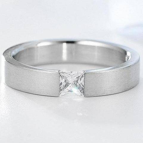 STUNNING! 0.47ct White CZ Titanium Wedding Band. Size 6