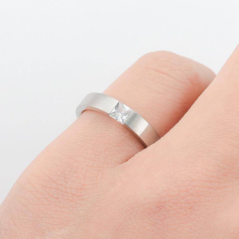 0.47ct White CZ Titanium Wedding Band. Size 10 | T-U