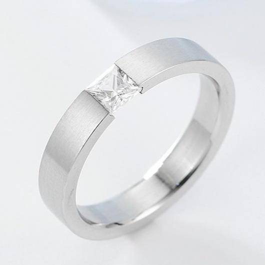 STUNNING! 0.47ct White CZ Titanium Wedding Band. Size 6