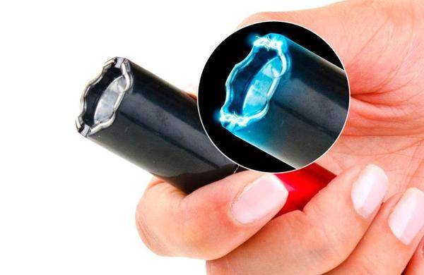 Rechargeable Portable Self-Defensive Flashlight and Stun gun - Pink