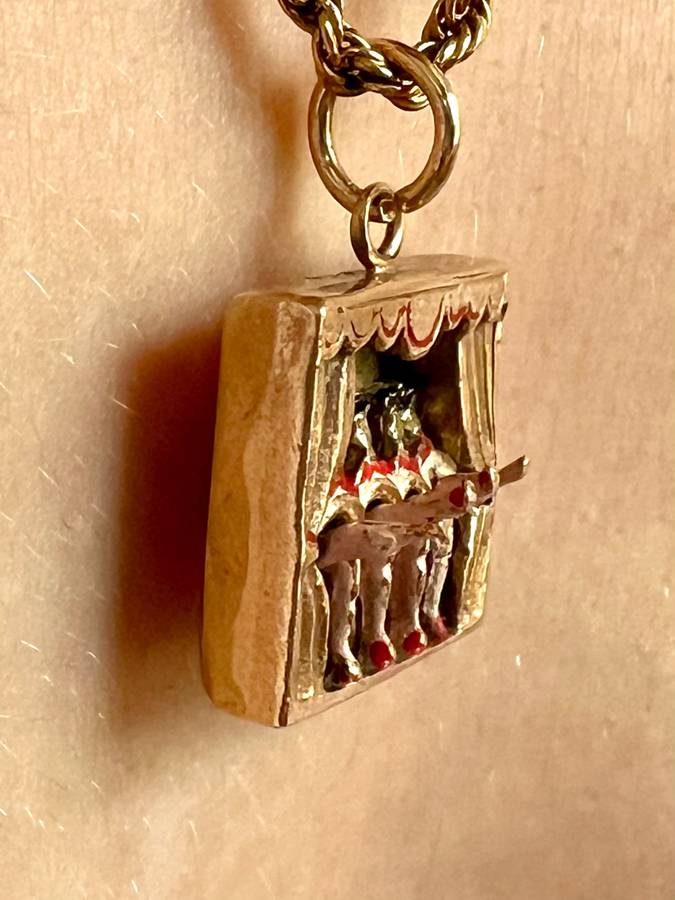 9ct Gold French Can-Can Dancing Pendant
