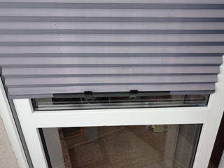 Sun shade for the windshield. On suction cups.