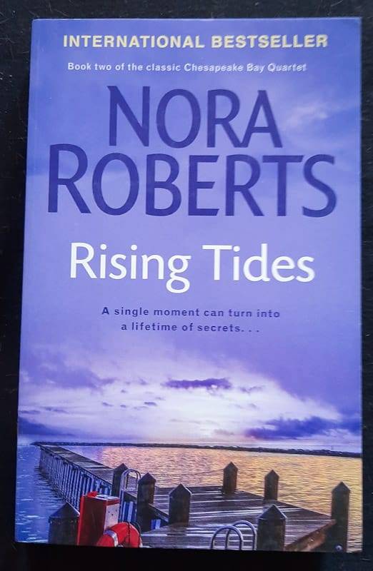 Rising Tides (Chesapeake Bay Saga #2) (Nora Roberts)
